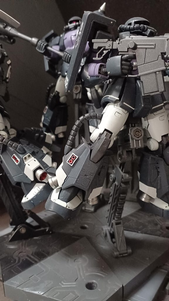 MS-06R1A黒い三連星専用ザク–2枚目/制作者：みっつ