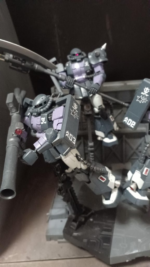 MS-06R1A黒い三連星専用ザク–3枚目/制作者：みっつ