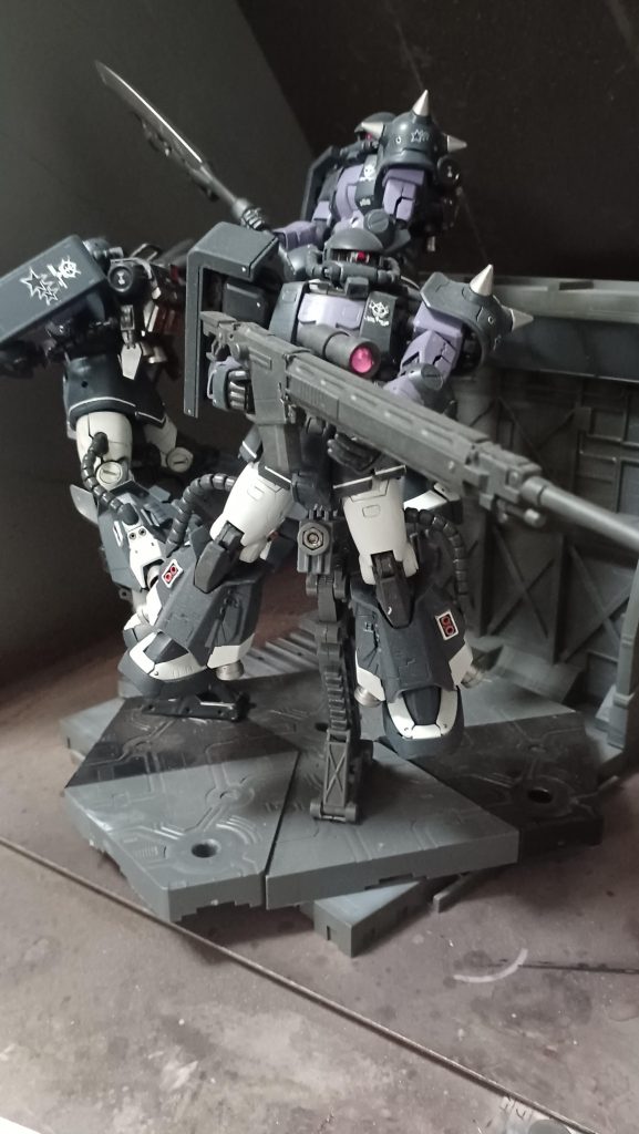 MS-06R1A黒い三連星専用ザク–4枚目/制作者：みっつ