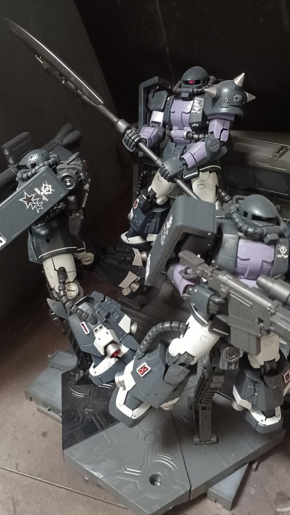 MS-06R1A黒い三連星専用ザク–5枚目/制作者：みっつ