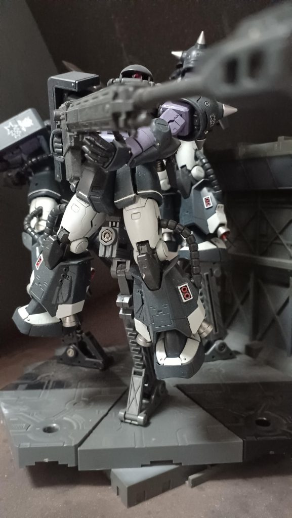 MS-06R1A黒い三連星専用ザク–6枚目/制作者：みっつ