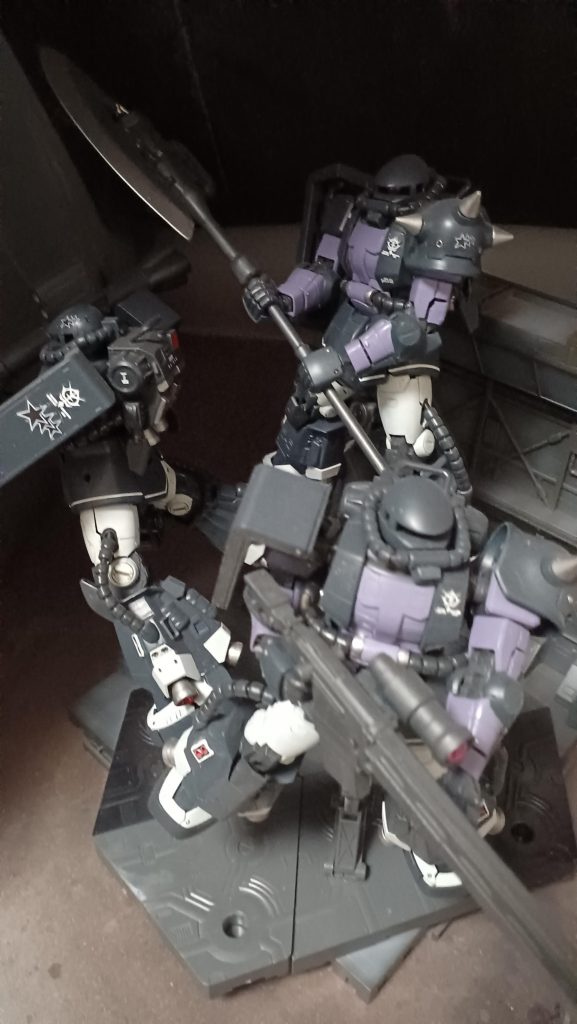 MS-06R1A黒い三連星専用ザク–7枚目/制作者：みっつ