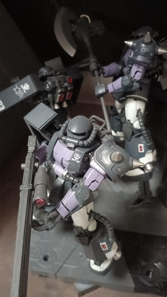 MS-06R1A黒い三連星専用ザク–8枚目/制作者：みっつ