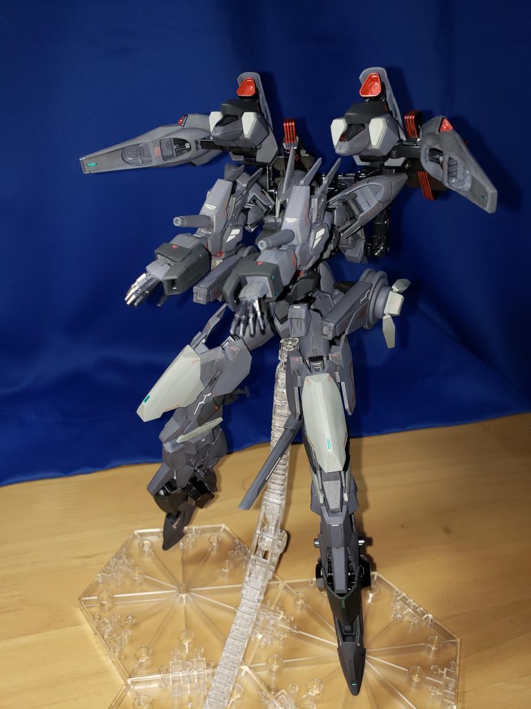 腕部ビーム砲/腰部ビームキャノン腕部に取り付けられたビーム砲。小型ながら威力はそれなりにある。腰部に付けられた、狙撃用ファンネル武装を外すことでスラスターとマズルが露出し発砲できるようになる。ある程度可動域が確保されており、ジェネレーターと直結していることもあって高い威力を持つ。アルティメスについてきたツインドッズキャノンのマズルと、接続する部分を使いました。腰部ビームキャノンは見た目がそれっぽかったのでビームキャノンってことにしました。