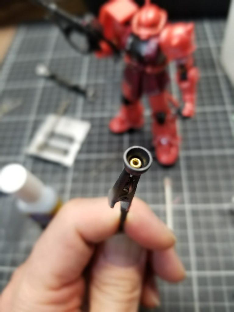 バーニアには極小のパンチのタマをはめ込んで簡単ディテールアップ。