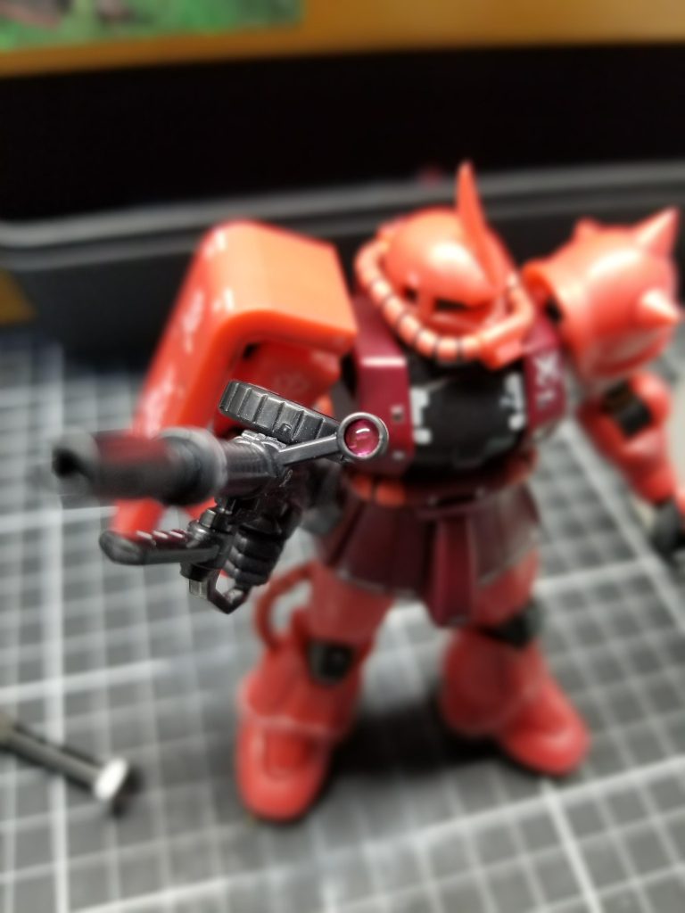 ザクマシンガンのスコープには市販のデコパーツを入れてます。