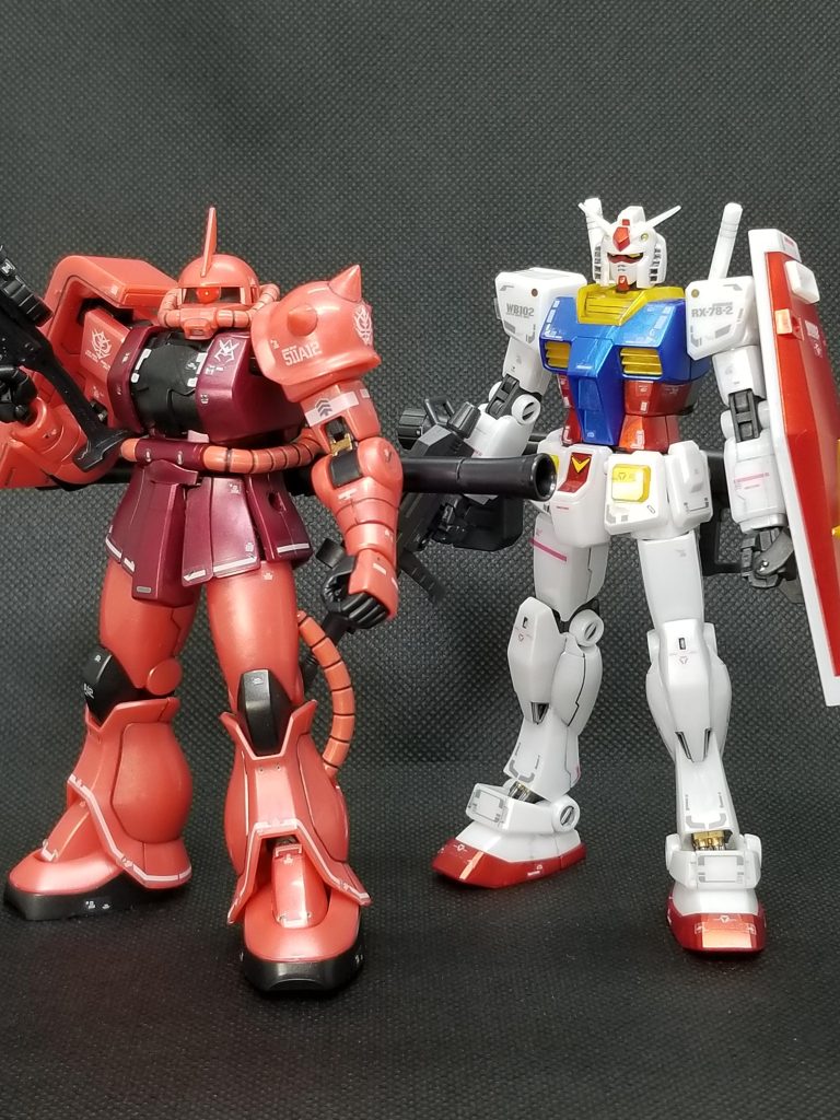 前回の…いゃ前々回のメタリックグロスのガンダムと合わせて記念撮影😁