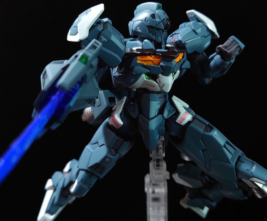 アクティブマインを使い切った場合はバックパックの一部をパージし、ビームライフル等での攻撃にシフトします。