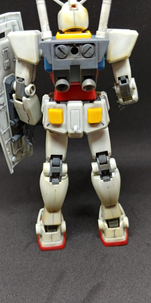 何か黄色くなっただけ・・・最初のつや消しも上手くふれて無かったのもあるかな今回は合わせ目消しもやってみようとしたけど上手く出来なかった。まぁ、こんな感じでもやってて楽しいからＯＫ