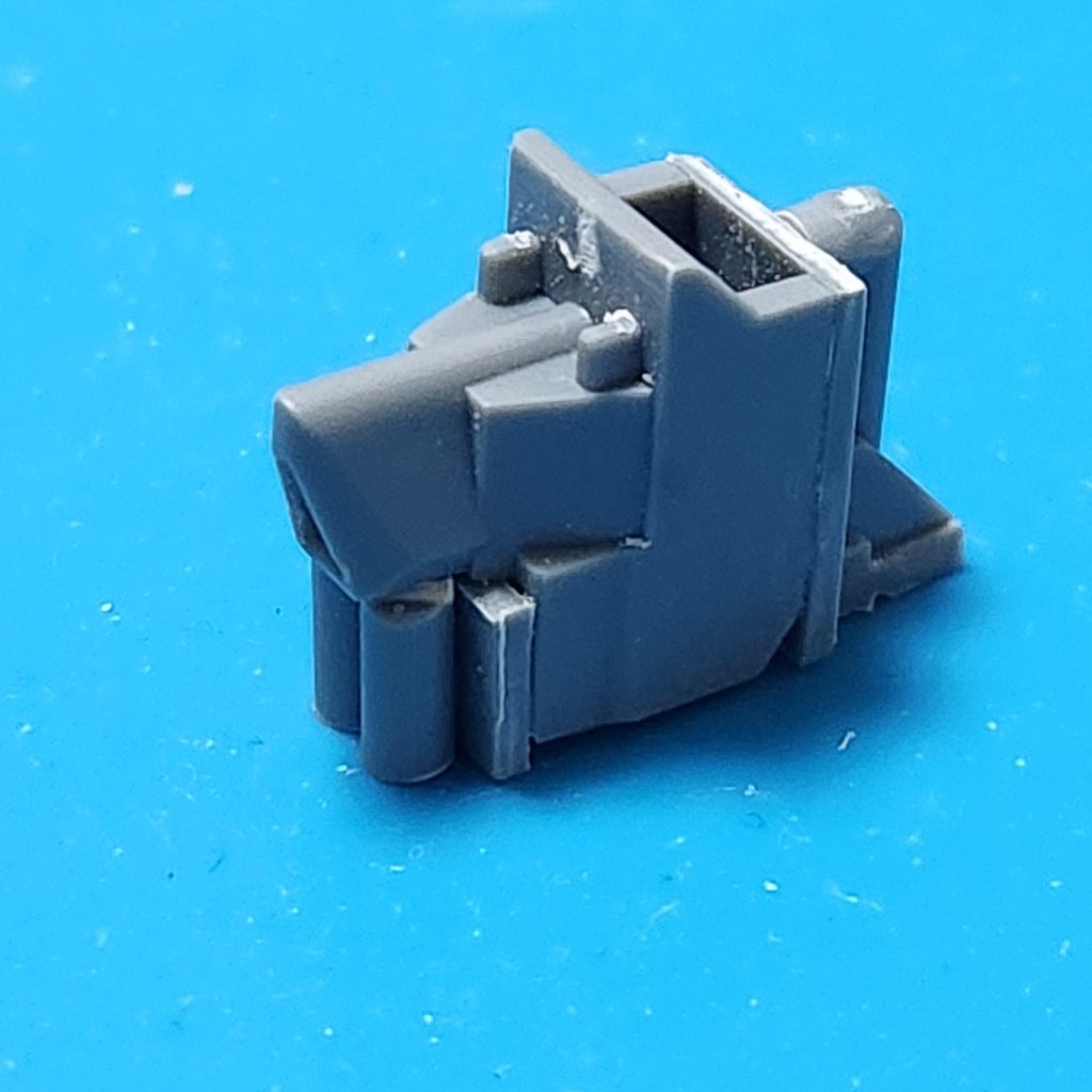 ザウォートの足パーツとランナーで作った関節パーツ。