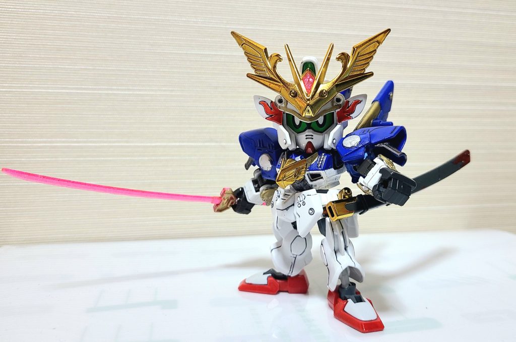 そして抜刀等身が上がったことと腕の可動の幅が広がったのでポーズもいろいろできるようになっています。