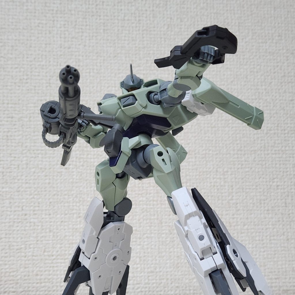 両手武器もサマになりますね。