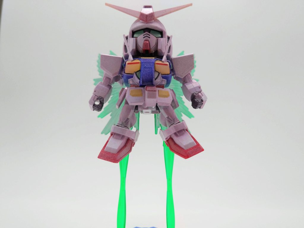 肉眼で見るとプリズムっぽく角度によって色が変わってくるんですがイマイチ写真には反映されない様子。