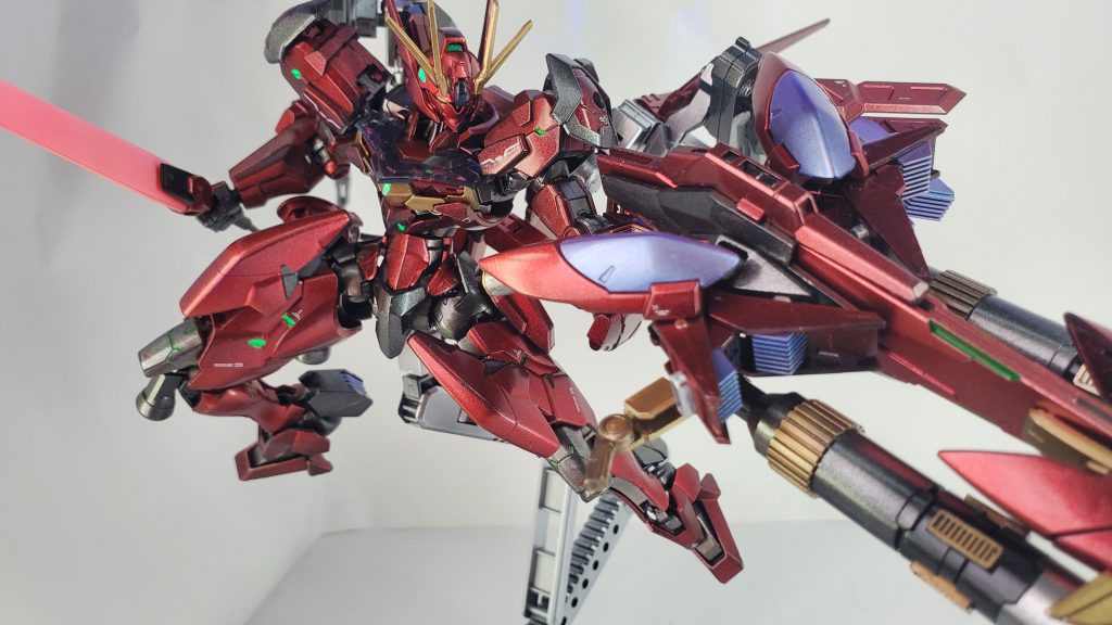 実は片手の方がプラモ的には保持しやすいという事実