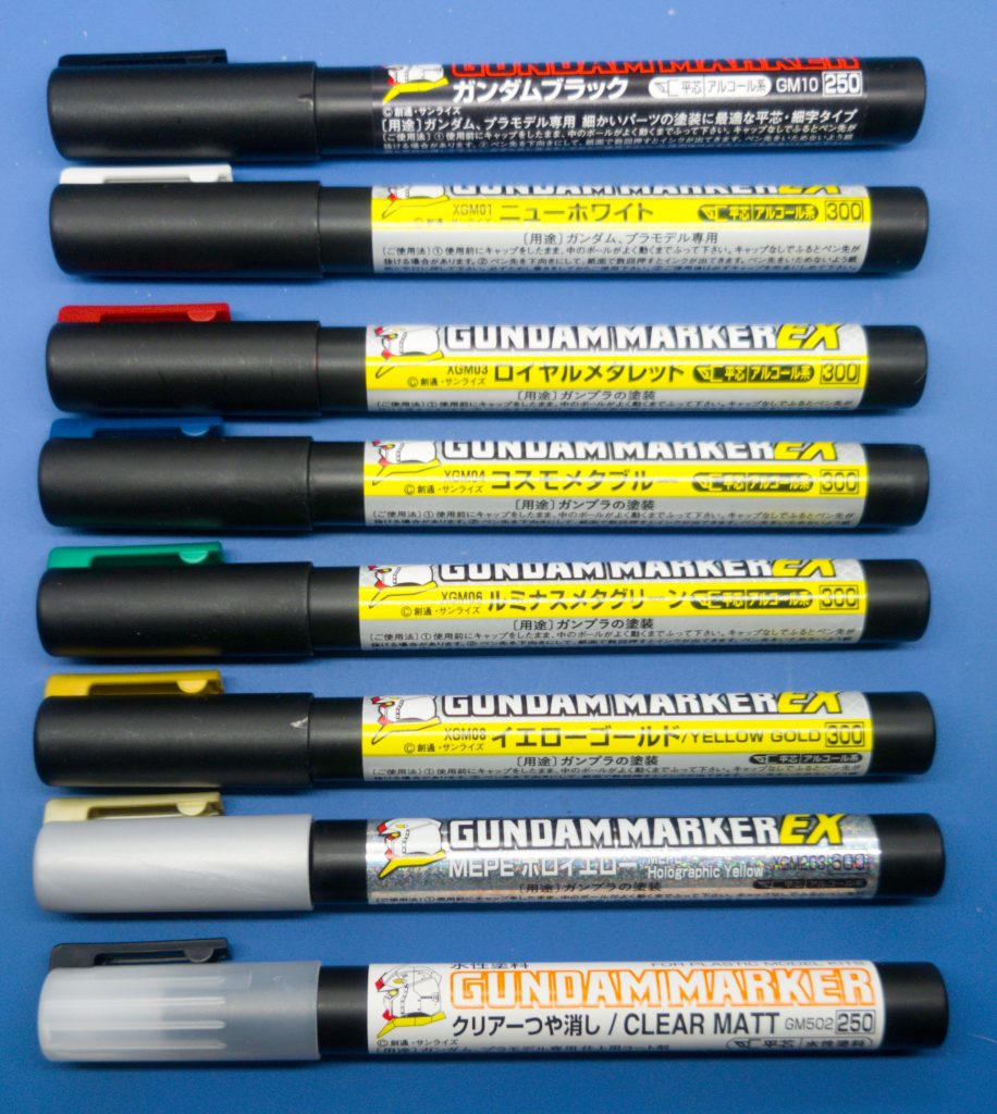 塗装はガンマカエアブラシシステムを主に使用しました。(セット付属の190だけでは足らず、Mr.エアースーパー420を買い足しました。L5エアーコンプレッサーもそろそろ欲しいです)金:黒サフ→EX イエローゴールド赤:ベースホワイト→EX ロイヤルメタレッド白:ベースホワイト→EX ニューホワイト黒:黒サフ→ブラック緑:黒サフ(額)、ベースホワイト(羽、尾)→EX ルミナスメタグリーン青:黒サフ(胸中央)→EX コスモメタブルークリアイエロー内側:EX MEPE ホロイエロークリアレッド内側:EX ロイヤルメタレッド銀:タミヤカラー アルミシルバー仕上げ:ガンマカ クリアー つや消し