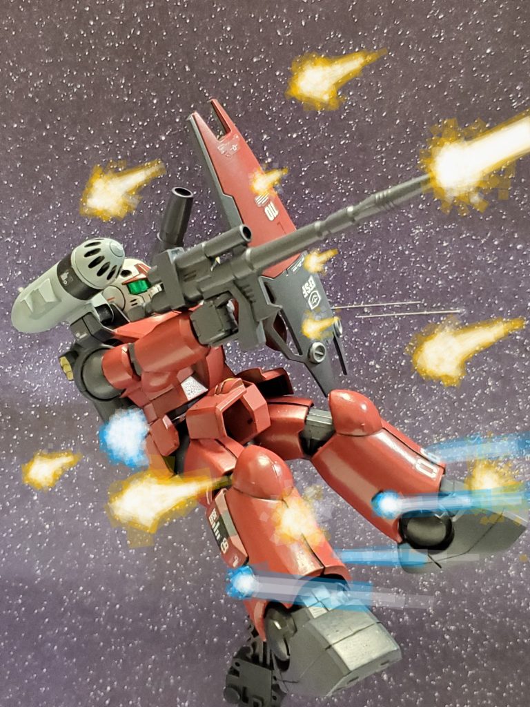 無数の弾丸により被弾していくガンキャノン💦スペックの高い高機動型ドムなのか、間合いが取れず詰められてしまうエイガー少尉…😅