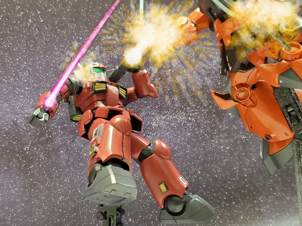 エイガー少尉はドムの右腕に至近距離からキャノン砲をおみまい❗ようやくドムの戦闘力を失わせ、激しい攻防戦に勝利したのであった😊🎵エイガー少尉は戦闘中、熱くなる性格のため『闇夜のフェンリル隊』などに敗北してきたが、ようやくその経験が実を結び、エースパイロット撃破の戦功を手に入れたのであった…🎶