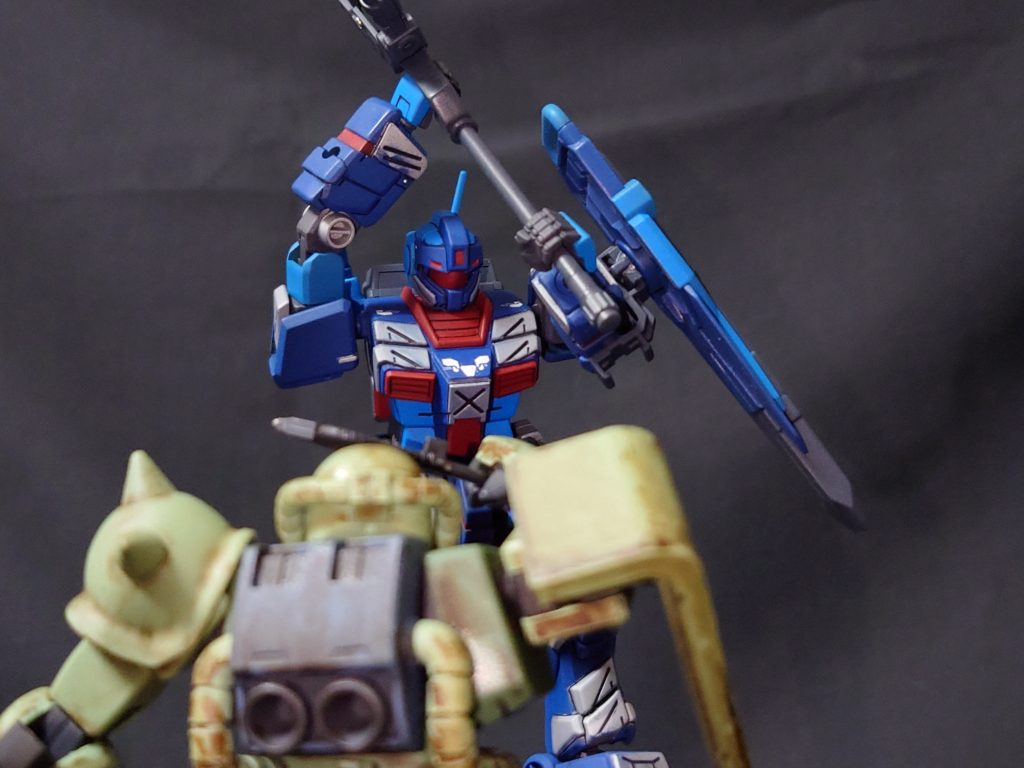 ツインビームスピアのサイズモードを大上段から!取っ手が長物というか、両手持ちの武器って構えるの大変ですよね。角度が合わなかったり、持つ位置が合わなかったり……少しでもずれると手が外れちゃうし、ぴったし合う部分って一か所しかないのでは?と思えてしまいます。 最後までご覧いただきありがとうございました。