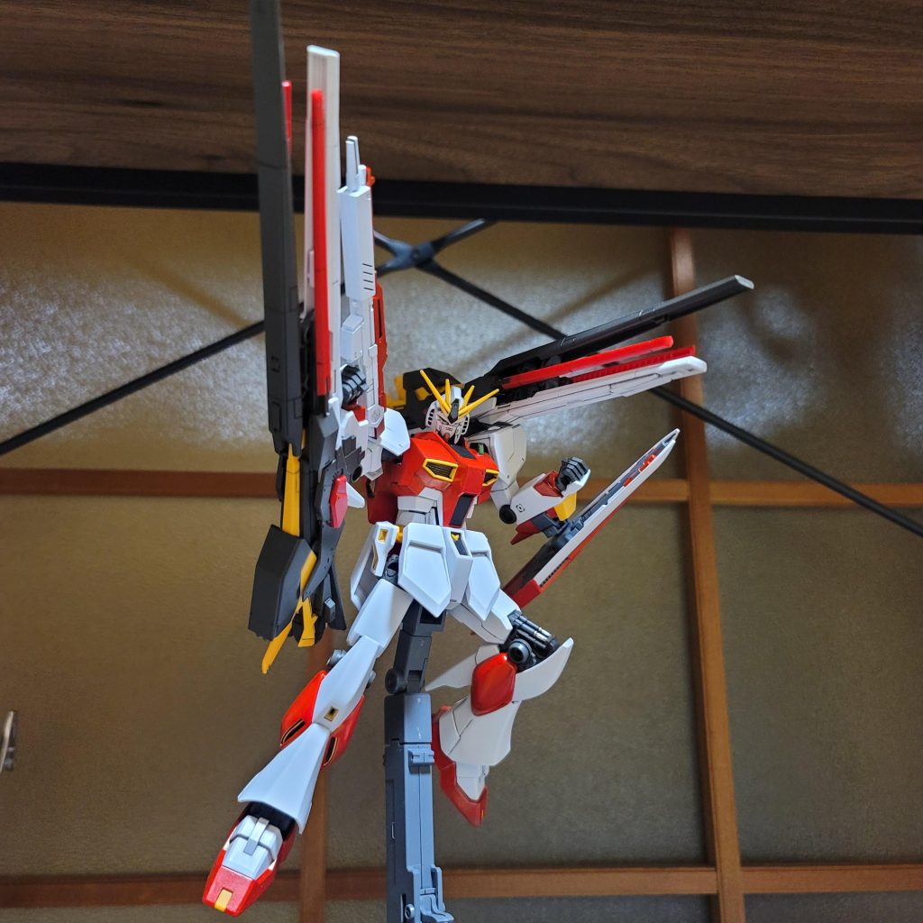決めポーズを1枚!!手にマウントした時に腕が下がらないように関節を強化したのでガッチリ決めポーズ出来ました(笑)個体差があるのか、素組した別のνガンダムは腕が下がりました…(;^ω^)EGシリーズは安くて、出来上がりが普通にカッコいいですね。あと手に入れやすい(笑)この機体も後々、背中にバズーカ付けたり他のパワーアッププランを考え中です。ここまで見てくださった方、有り難うございます。