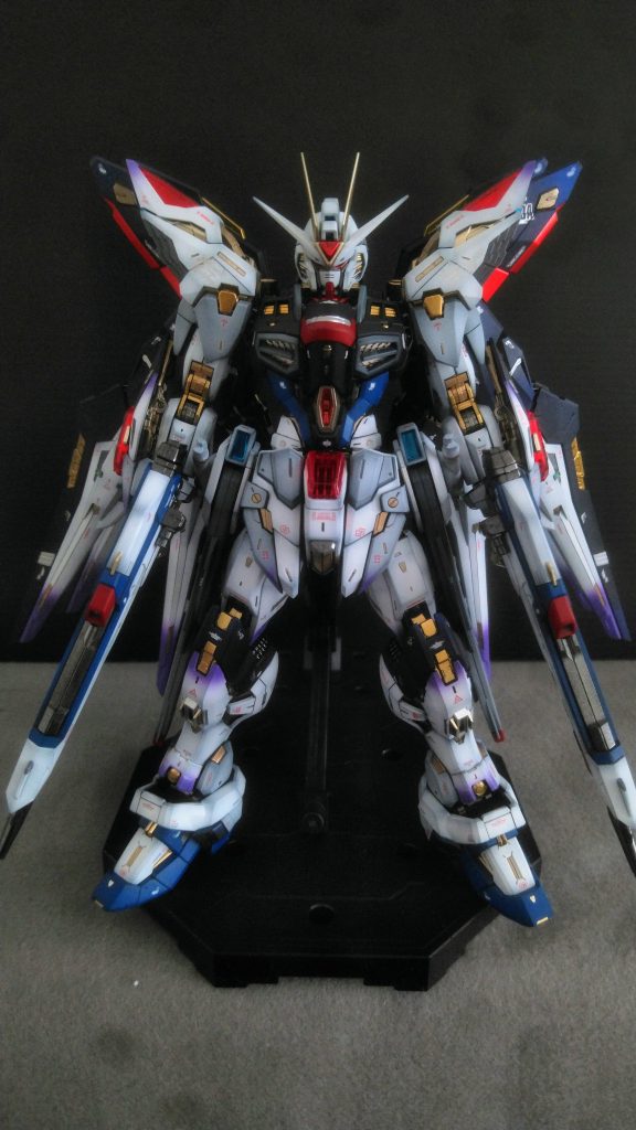 いつもは指し色に金を部分塗装するんですが、今回はフレームの金が装甲からチラ見えしますのでしませんでした