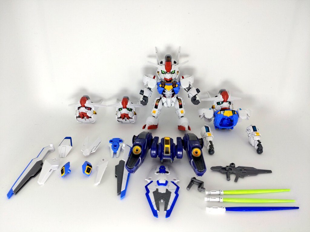 全パーツを並べて現時点でこれだけだけど、まだ目線差分増やしたくなるかもだから、その都度買い足して差分増やしていきます。あと過去の画像も混じってるから今回の投稿は画像によって背景けっこうめちゃくちゃだけど、最近撮影環境整えました(今更)