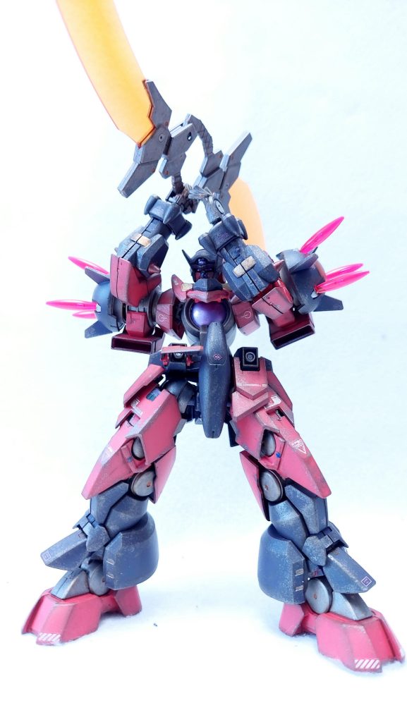 らいだ〜joe式お手軽汚しに初挑戦したのは白基調のウイングガンダムゼロだったので、他の色の濃いガンプラだとどうなるんだろう？　というのも今回の製作理由の一つだったのですが、よくハマるのが分かって良かったです。うちの中で貫禄のあるプラモになりました。