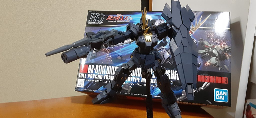 リボルビングランチャーとカートリッジの色がなかなか見ない色だから大変かなと思いましたが、Mrカラー水性のグレーとティターンズブルー混ぜてみたら近い色出ました、多分それっぽくなってるはずw