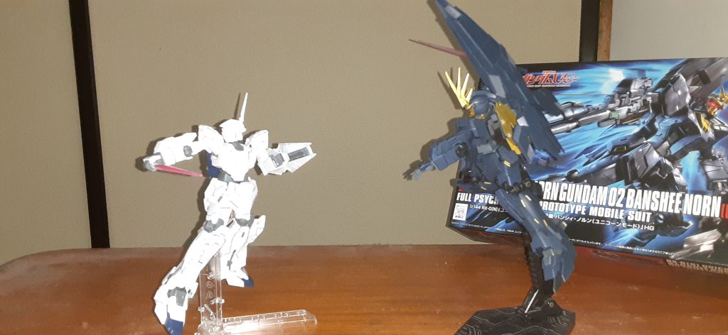 なして急に戦闘再現と思うと思いますが、頑張ってパテ埋めしたアームドアーマーXCのアピールですw                                       1号機も艶消ししないと。「バナージー‼️」「…リディ少尉❗」