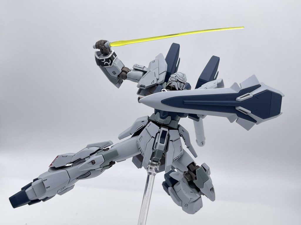 ネオ・ジオンのエンブレムがないのはホイルシールだと満足がいかなかったからです…何れUC用を見つけたら貼りたいですね。