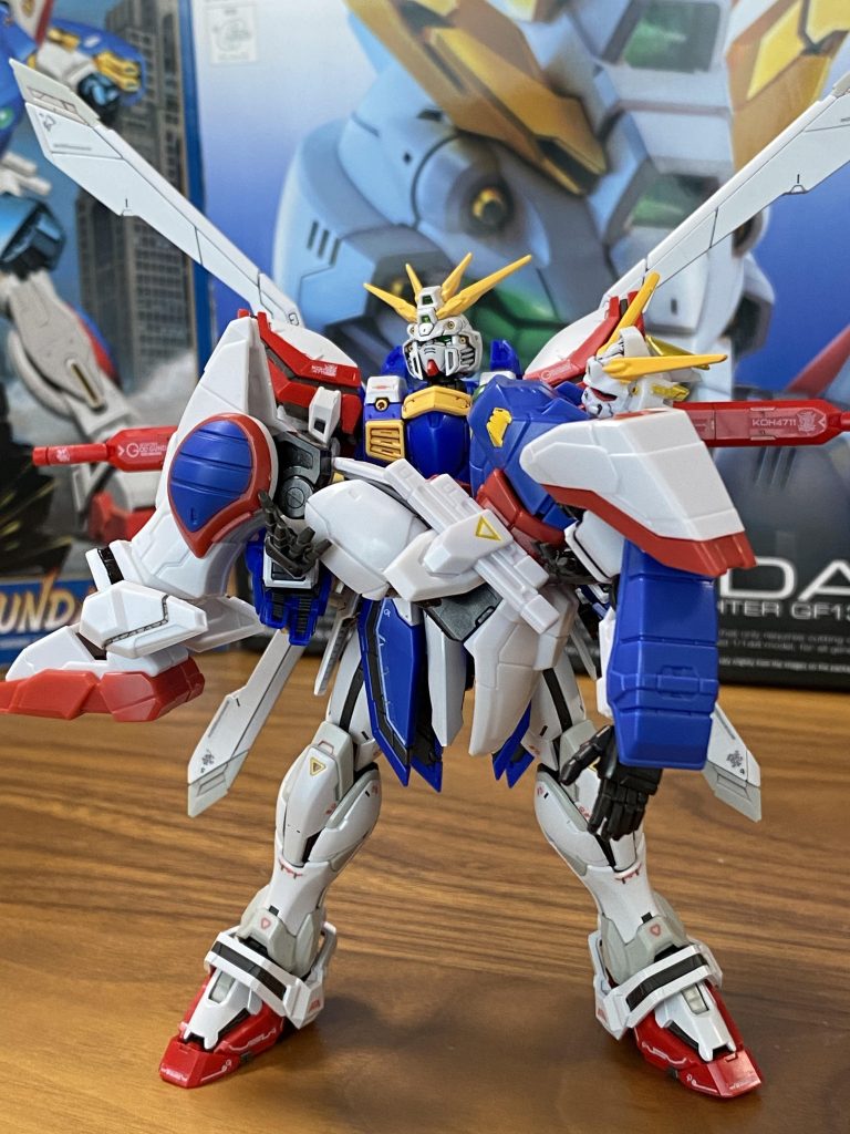 そして今回シリーズ違いであっても、シャイニングガンダムを紹介したかったのは、これがやりたかったんです!!!シャイニングをお姫様抱っこするゴッド✨ちゃんと自立もしてくれます。背景がパッケージだと雰囲気がでないので、背景を変えて、それらしくしたのがこちら↓↓↓まぁ少し背景は実際のシーンとは異なりますが、ギアナ高地のイメージということで💦