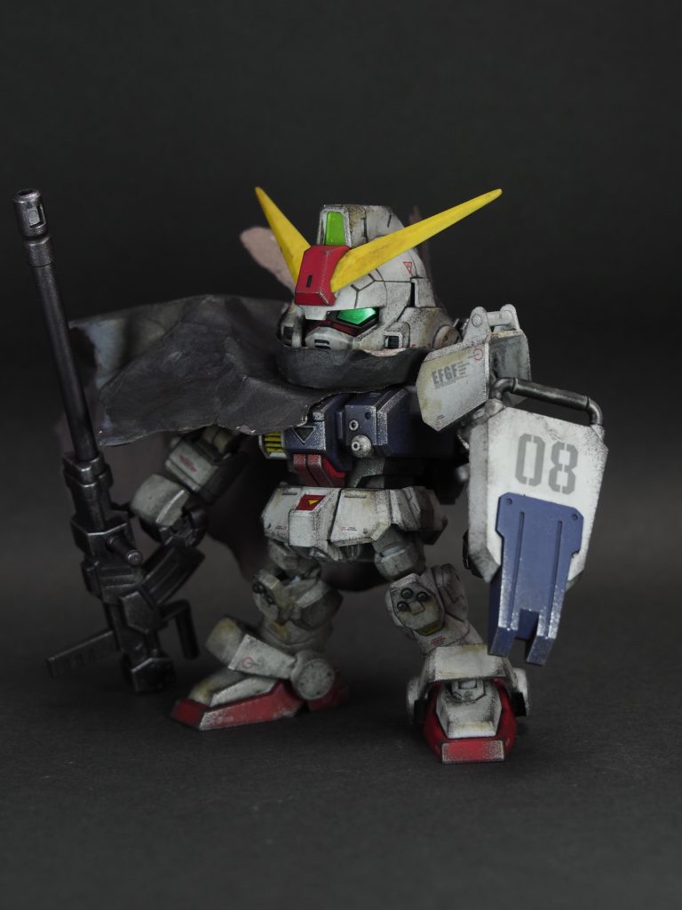 手持ちガンプラの中で汚しが似合いそうなクロスシルエット陸戦型ガンダムにウェザリング初挑戦の生贄になってもらいました。本家は超絶カッコいいタママント作成にも初挑戦。自分はマント羽織ったロボだとエクスバインアッシュが一番好きですね。あの中二全開デザインを初めて見た時の衝撃が忘れられない。。。