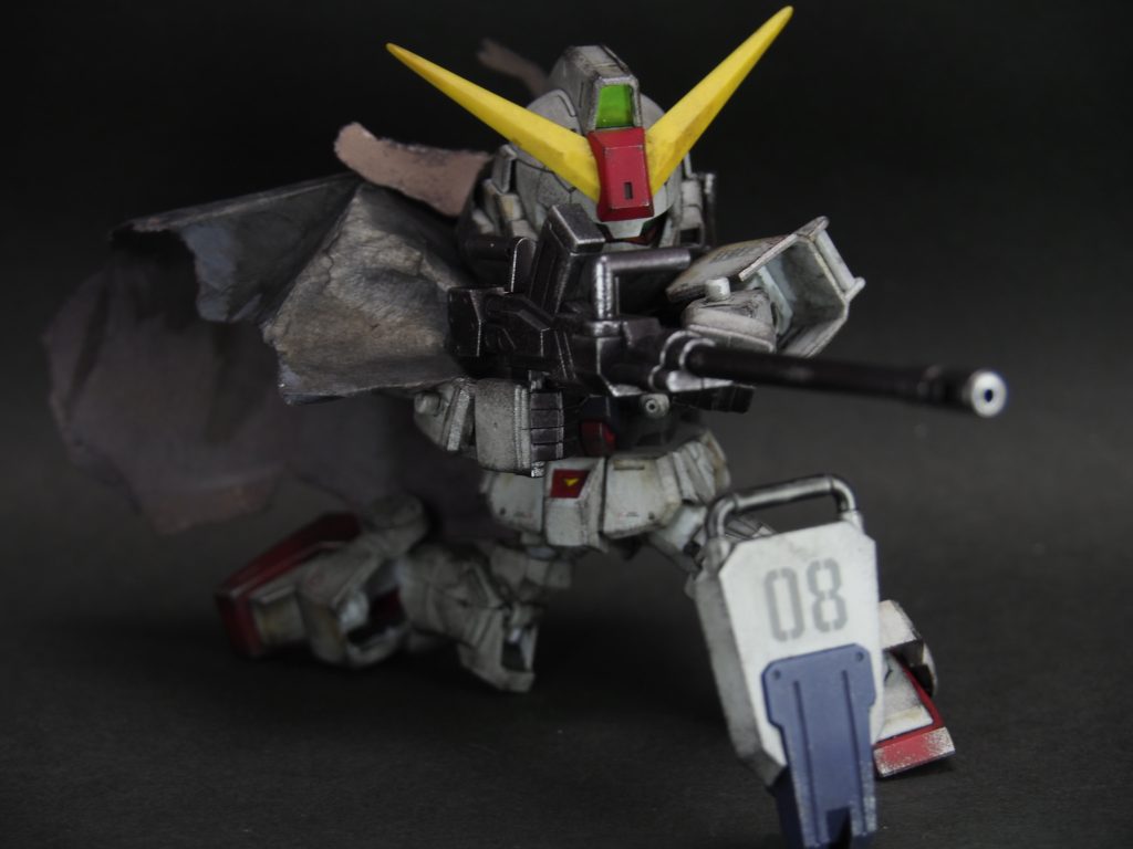 輝き撃ちSDですが専用の関節でキレイに膝立ちできるという・・・何が何でも輝かせたいという開発者の拘りを感じますね。