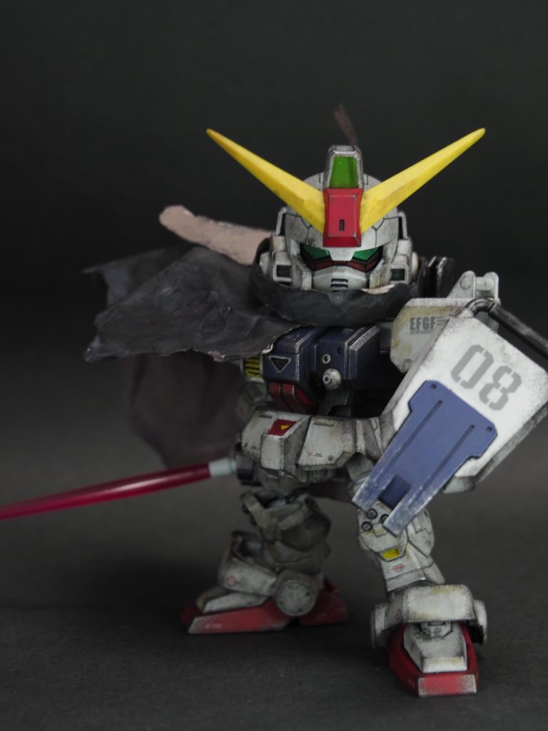 陸戦型ガンダムと言えばビームサーベル温泉。ガンダムならクロスボーンガンダムやエクシアリペア、スパロボ系だとヴァイサーガやエクスバインアッシュなど、マントを羽織っているロボットは剣をメインウェポンにしてる機体が多い気がする。