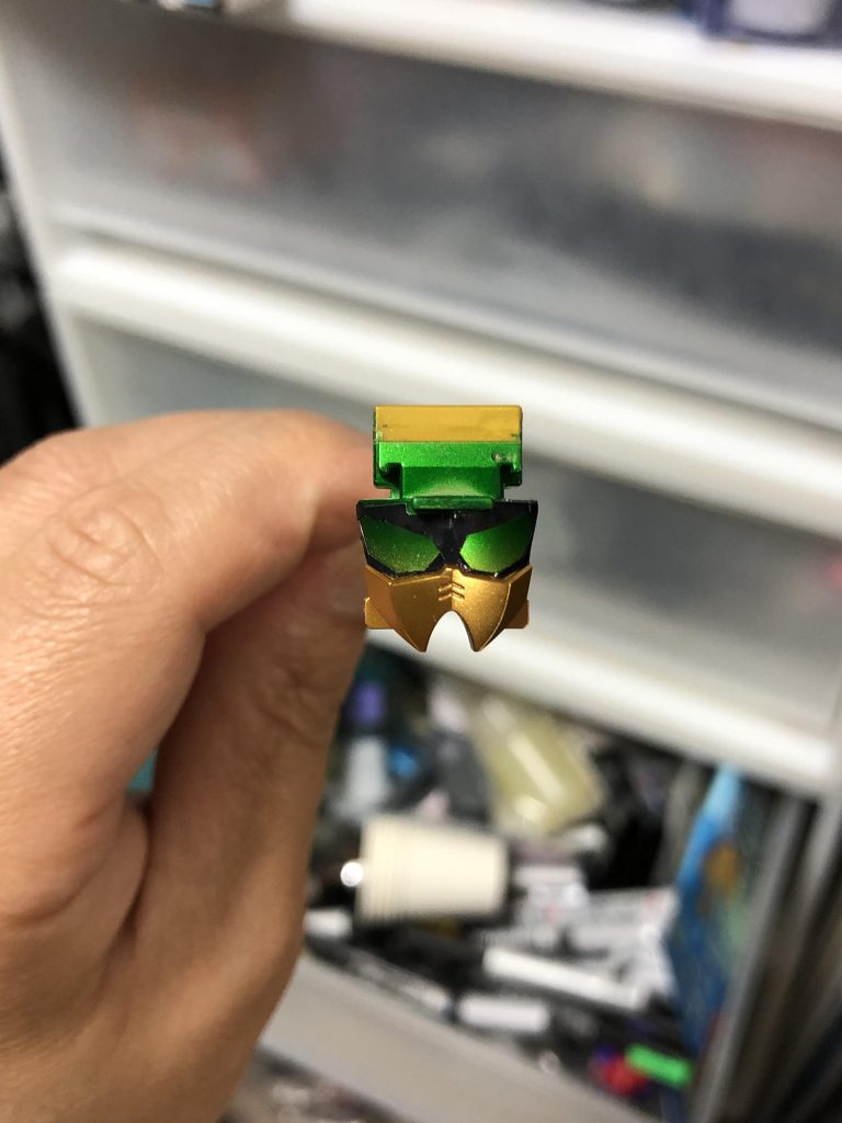 目は上から下に向かって緑→黄になるようグラデーションにしました。