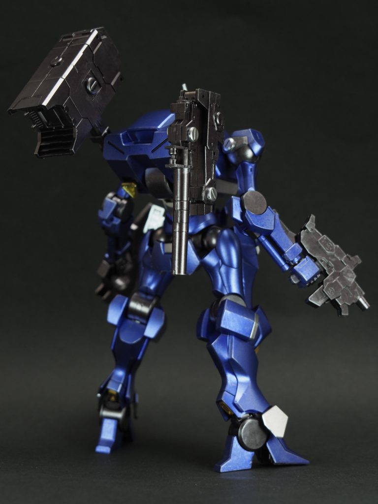 首の埋まり方やブースターの付き方が見れば見るほどACぽい・・・キットは合わせ目はおろかゲート痕すら殆ど目立たなくて、めちゃくちゃ組み易くて驚愕しました。最近練習中のウェザリングは今回はシルバーをドライブラシしてエッジを際立たせてみました。