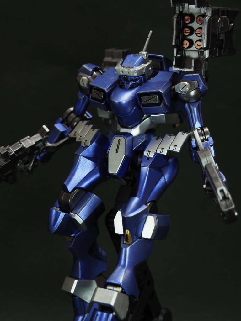 ミサイルランチャーはコトブキヤのMSGを使いました。ハッチ開閉ギミック付きでデザインもピッタリです。