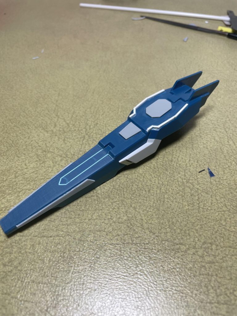 シールドにも色々手を施しましたが、飛行形態時にスタンドにディスプレイする時にガタついたので渋々プラ板剥がしましたとさ…(´ω`)トホホ…