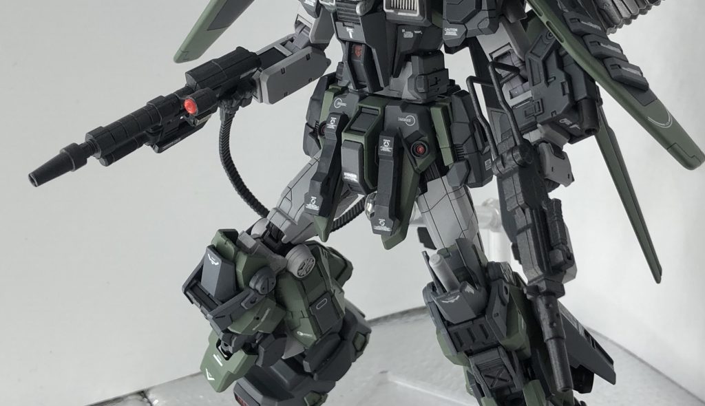 専用マシンガン&100mmマシンガン前回装備していたものと同じです。専用マシンガンはプロペラントタンク横にマウント出来るようになりました。