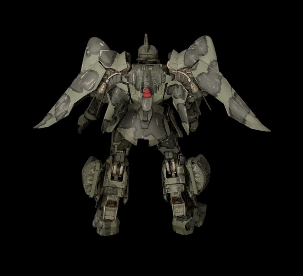 本来はバックに迷彩って描かないのだろうけど、オシャレだし全身に描いてみました