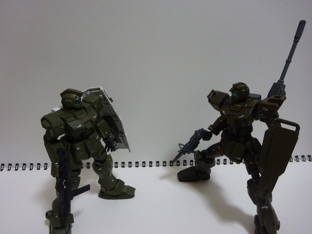 ジム「お前だけなんか色違くね？」寒ジム「なんか塗料が足りないからこの色で我慢しろって」