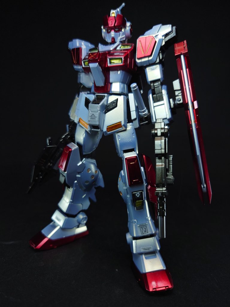 機体自体はハイスペックなのだが、整備不良により作品内ではジム程度のスペックしか発揮できない状態となっている。また、回路の不調により「アレス」が使用不可かつ作動状態にあるため異常発熱を起こしており、それに接続している教育型コンピュータとの併用により冷却システムに過負荷がかかってしまっている。作中ではオーバーヒート回避のためアレス及び教育型コンピュータを強制閉鎖しているが、これにより連動しているオートサポート機能は停止しており、全ての操作をマニュアル操作で行わなければならない状態を余儀なくされている。本機は連邦軍の特殊部隊「アグレッサー中隊」により運用され、各地を転戦した。ジャブロー防衛戦で本機は行動不能になるほどのダメージを受けた際に「ペイルライダー計画」の中心人物の1人であるリム・エンバー・バーゲンホルムによって完全な状態ではないがオーバーホールされた上でマグネットコーティングが施され、宇宙に上がる時にペイルライダーと同様の空間戦仕様に変更されている。