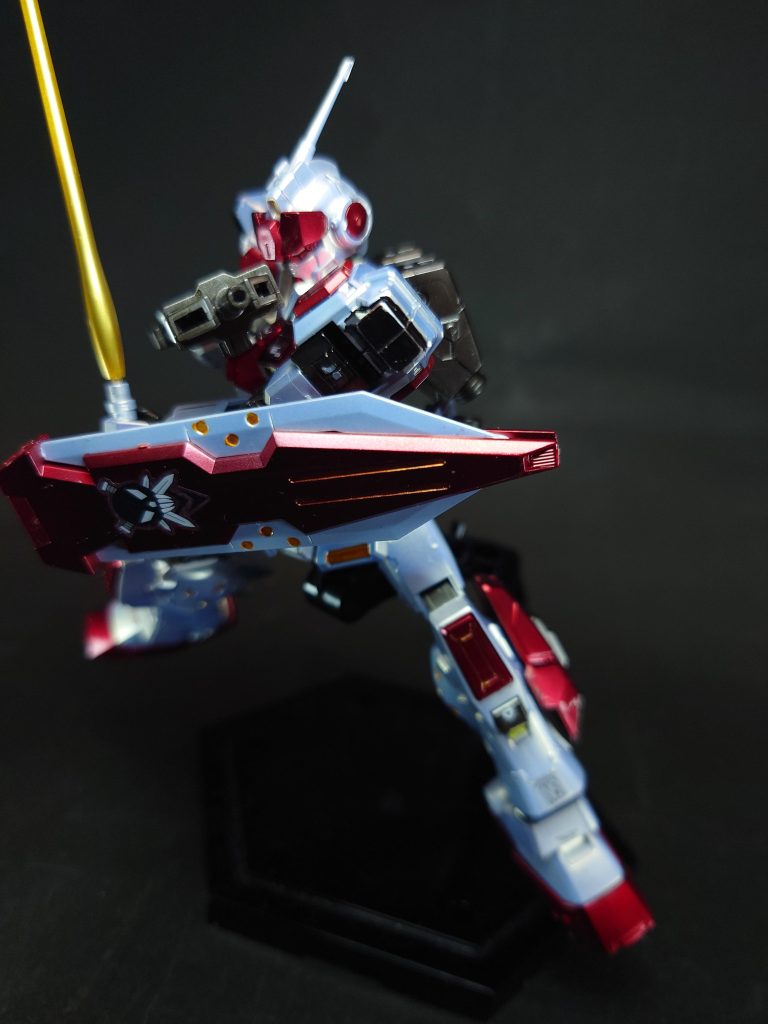 地上戦仕様 編集100mmマシンガンヤシマ重工製のマシンガン。陸戦型ジム等が装備している物と同じもの。予備マガジンは右サイドアーマーに装備され、非使用時にはリアアーマーに懸架可能。