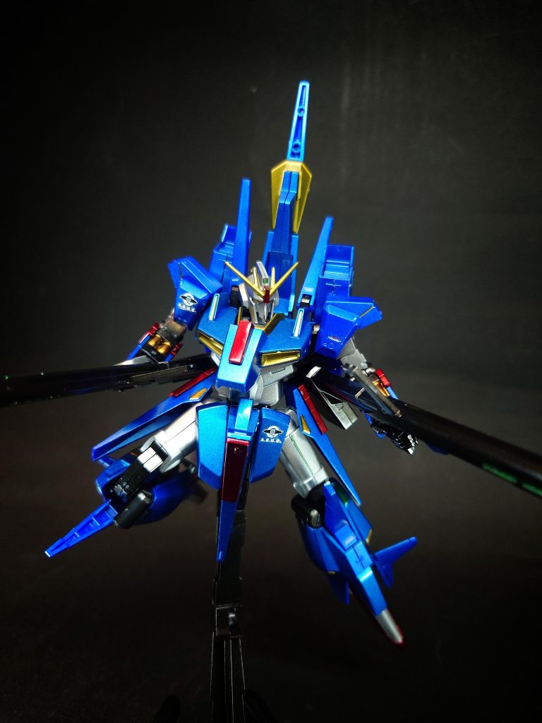 クレイ・バズーカリックディアス用の物を装備している。バックパックに2基装備しており、ウェイブライダー形態でも使用可能。