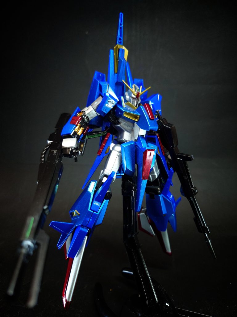 本機も可変機構を持っているが、Ζガンダムのそれが複雑過ぎたせいで製造コストが高騰化してしまったことを反省し、こちらではメタスとほぼ同様にすることで簡易化させている。そのおかげでコスト低減に成功し、生産性に優れた機体となった。だが、メタスと同様なのは（Ζでもあまり複雑ではない）下半身と背中で、一番複雑な胸部から腕にかけてはΖと同様であるため、模型で見る限りあまり簡易化されたようには見えない更に、MSAシリーズとの互換性も高い。また、Ζ系MS特有のピーキーな操縦性も大きく緩和されている。