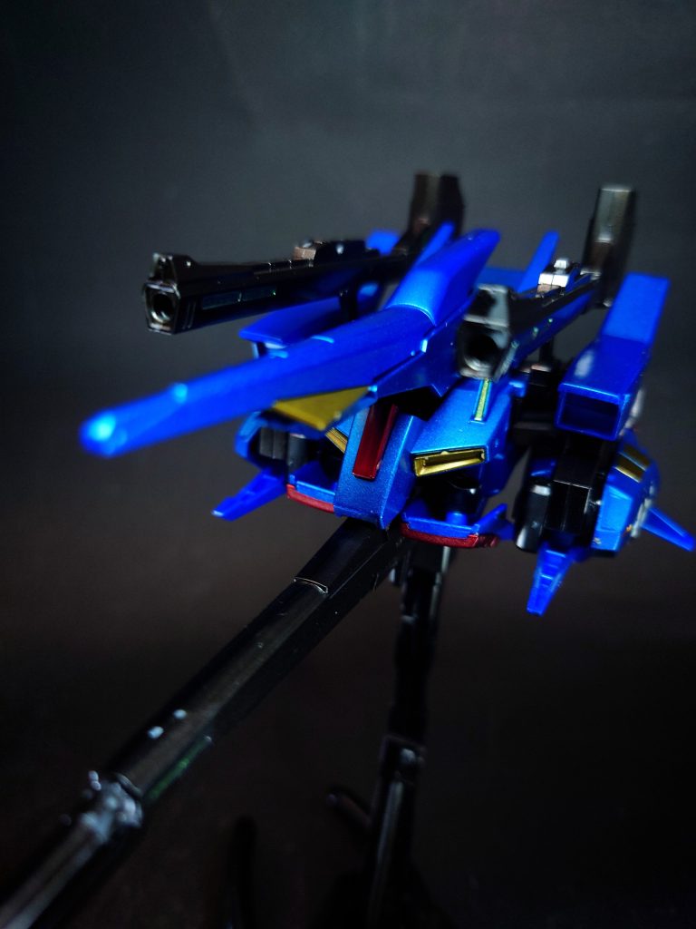 変形航宙戦闘機形態に変形可能。大気圏突入能力は持たないが、Ζガンダムに因んで便宜上「ウェイブライダー形態」と呼ばれる。加速性については同時期の標準的なMSを圧倒する性能を有している。