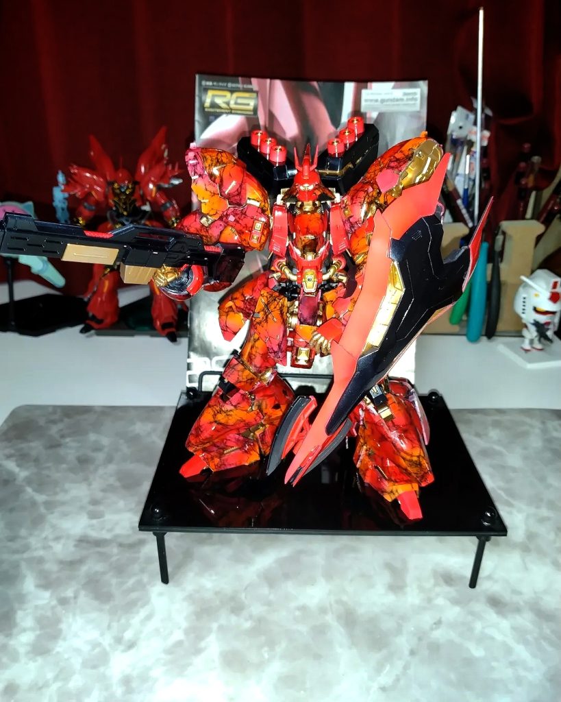 写真写りが少し明るめの色で、もう少し暗い深い色合いです。