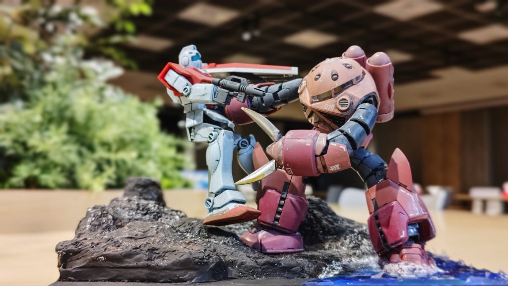 部長のジオラマ作品!ジャブローに散る!ラウンジ内のフェイクグリーンがジオラマの一部みたいになっててオシャレに撮影できました!