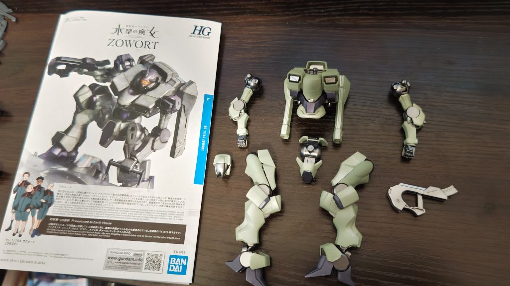 水星キットは本当にプロポーションが優秀で会社のデスクに飾れるくらいのコンパクトサイズがいいですねー