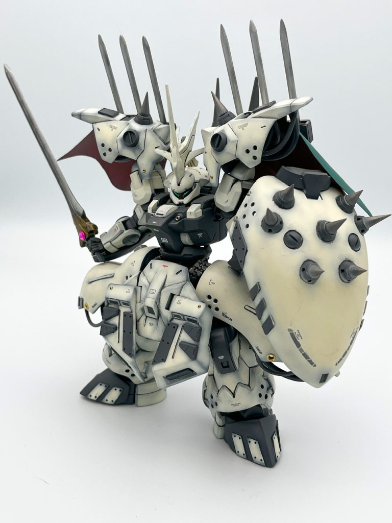 ■武装について・スパイクシールド&ブロードソードトゲトゲしたリアスカートは取り外して盾にできます。より騎士らしく、異世界での決闘にもバッチリ対応できます。サブ武器となる長剣はその名も高きジェタークの剣。付与魔術によって+2の強化がかかっているのだ。たぶん。