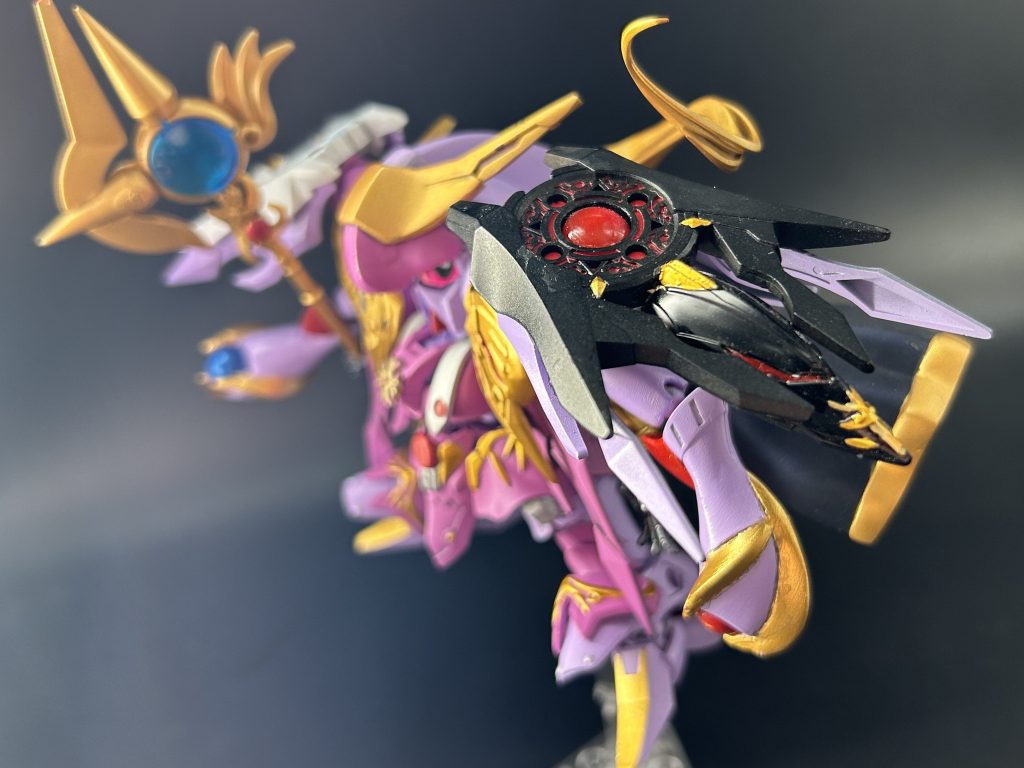 魔法陣は水性塗料で塗ってマジックリンで拭き取りで塗り分け。中央にはクリアレジンを流してぷっくりさせました。いい感じ。